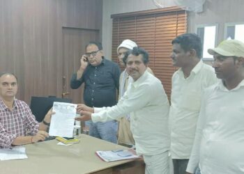 अन्याय का शिकार हो रहे वेतन भत्ता से लालायित पंच सरपंच के मुंह से निकलने लगा है कि,’घर में नै छै राशन हो नीतीश जी,केना चलतो तोर सुशासन हो नीतीश जी’