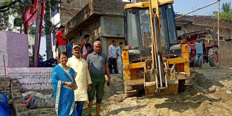 निर्वतमान वार्ड पार्षद हेमा भारती ने आखिर क्यों कहा कि,सीढ़ी घाट पर नहीं दिख रही छठ पूजा किए जाने की संभावनाएं,गंडक के जलस्तर में कमी आते ही विभिन्न छठ घाटों को बेहतर बनाने की हो रही हर संभव कोशिश