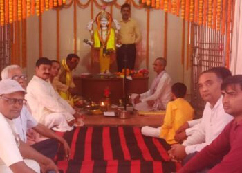 कायस्थ समाज के लोगों ने पूरे भक्तिभाव से की श्री चित्रगुप्त भगवान की पूजा- अर्चना,चित्रांश मिलन समारोह का हुआ आयोजन