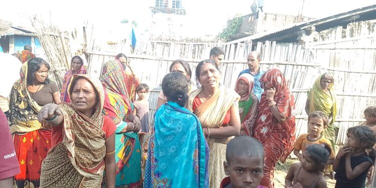 गैस ब्लास्ट में मौत का शिकार हुए श्रवण का शव पीरनगरा पहुंचते ही गांव में पसरा मातम,रोते बिलखते रहे परिजन