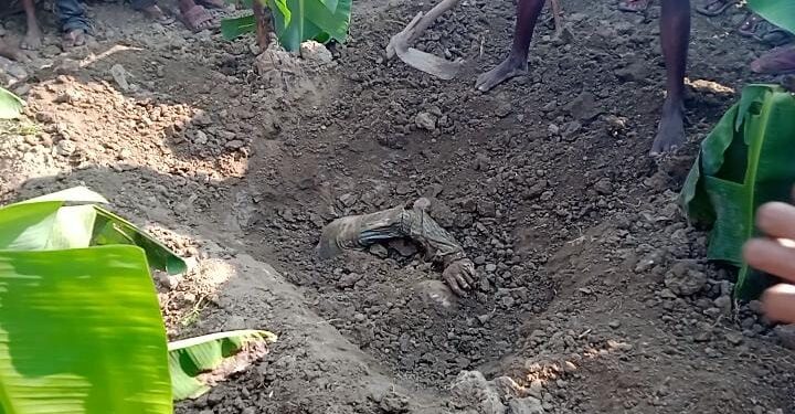 25अक्टूबर से लापता युवक की केले के खेत से जमीन के अंदर दबी मिली लाश,मची सनसनी