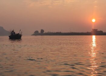 आस्था के उमड़ते जनसैलाब के बीच महापर्व छठ सम्पन्न,36घंटे का निर्जला व्रत रखकर व्रती महिलाओं ने की परिवार जनों के सुख-समृद्धि की कामना