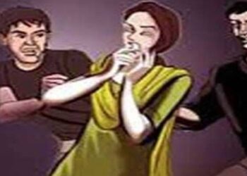 स्कूल जा रही किशोरी को उसके चचेरे भाई ने ही दोस्त के साथ मिलकर बना लिया हवश का शिकार, एफआईआर दर्ज होने के बाद एक दरिंदा गिरफ्तार