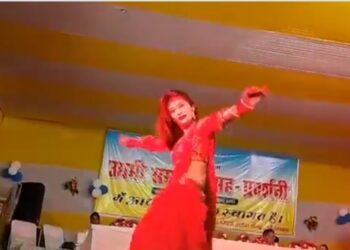 तीन दिनों तक चलने वाले उद्योग मेला में कई वरीय अधिकारी और सुरक्षा कर्मियों ने अश्लील गानों पर बार बालाओं के डांस से आंखों को खूब दिया सुकून, बिहार सरकार के उद्योग मंत्री ने किया था उद्घाटन