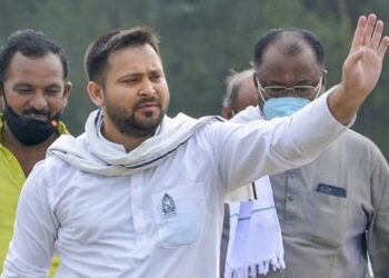 सीबीआई द्वारा IRCTC घोटाला मामले में जमानत रद्द करने की अर्जी लगाए जाने के बाद से डिप्टी सीएम तेजस्वी यादव की बढ़ गई मुश्किलें,स्पेशल जज गीतांजलि गोयल द्वारा नोटिस जारी किए जाने के आलोक में तेजस्वी का सीबीआई कोर्ट में पेश होना तय