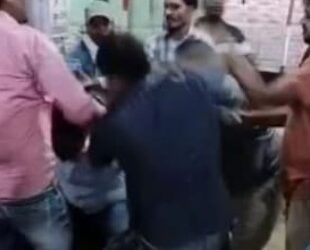 बिजली चोरों के खिलाफ अभियान चलाना पड़ा मंहगा, छापेमारी कर लौट रहे कनीय विद्युत अभियंता को नाराज लोगों ने जमकर पीटा,लूट लिए रुपये और गले का चेन