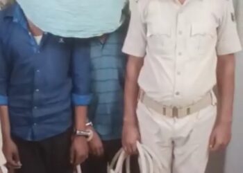 दो हथियार तस्कर पिस्टल और जिंदा कारतूस के साथ खगड़िया जंक्शन से गिरफ्तार,राज्यरानी एक्सप्रेस में सफर कर रहे कुणाल को करनी थी डिलिवरी