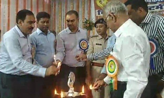…और डीएम डॉक्टर आलोक रंजन घोष ने किया गौ पूजन,134 वें गोपाष्टमी मेला का हुआ आगाज, त्रिनेत्र से होगी मेले की निगरानी