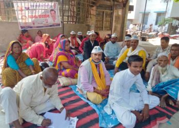 पुलिसिया जुल्म के विरुद्ध आप कार्यकर्ताओं का फूटा गुस्सा,एक दिवसीय धरना देकर कहा-दोषी पुलिसकर्मियों के विरुद्ध नहीं हुई कार्रवाई,तो होगा उग्र आंदोलन