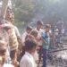 व्यस्क लोग गए थे खेत और घर में सोए थे छोटे-छोटे बच्चे,तभी लग गई आग,दो परिवार के आशियाने हो गए खाक, ग्रामीणों के सहयोग से बची बच्चों की जान