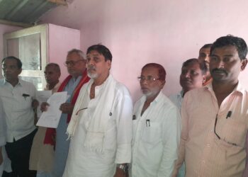 खगड़िया के निबंधन पदाधिकारी आखिर क्यों कर कर रहे कातिवों को परेशान!आक्रोशित कातिवों ने आर-पार की लड़ाई का कर दिया ऐलान