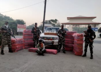 नेपाल से तस्करी कर लाया जा रही थी 27 सौ बोतल शराब, एसएसबी की स्पेशल टीम ने माल वाहक टाटा सफारी गाड़ी के साथ एक को किया गिरफ्तार