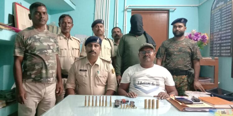 हर्ष फायरिंग करने वाला युवक गिरफ्तार,स्वचालित हथियार व कई कारतूस बरामद