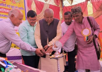 वक्ताओं ने आखिर क्यों कि, सरस्वती स्वरुपा भारत की प्रथम महिला शिक्षिका ज्योति राव सावित्री बाई फुले की घर-घर होनी चाहिए पूजा!’बदलते भारत में महात्मा फुले एवं सावित्रीबाई फुले की प्रासंगिकता’विषयक सेमिनार आयोजित