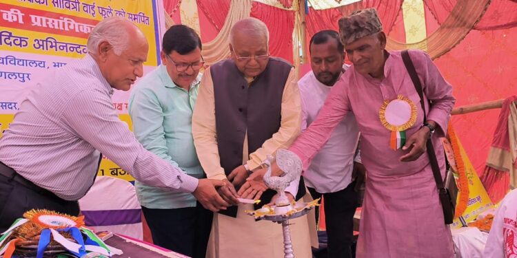 वक्ताओं ने आखिर क्यों कि, सरस्वती स्वरुपा भारत की प्रथम महिला शिक्षिका ज्योति राव सावित्री बाई फुले की घर-घर होनी चाहिए पूजा!’बदलते भारत में महात्मा फुले एवं सावित्रीबाई फुले की प्रासंगिकता’विषयक सेमिनार आयोजित