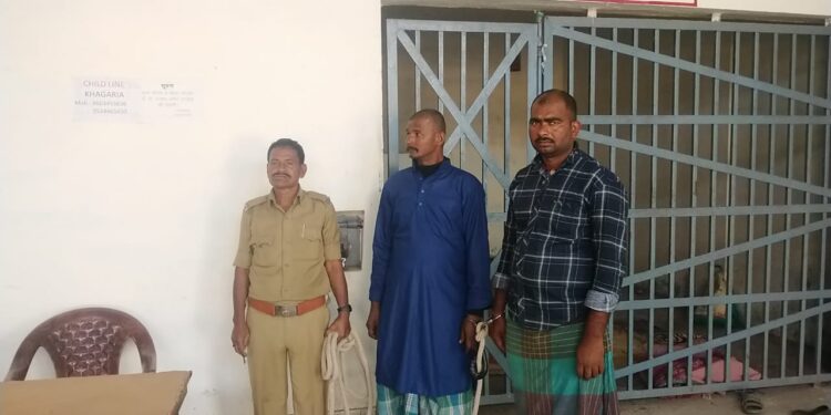 सकरोहर में गोलियां चलाकर लोगों को दहशतजदा करने का आरोपी देसी कट्टा और कारतूस के साथ धराया, आर्म्स एक्ट मामले में दो अन्य गिरफ्तार