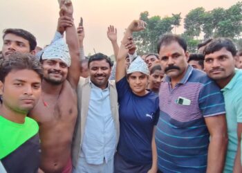 कैथी में आयोजित कुश्ती प्रतियोगिता में कारे पहलवान व काजल कुमारी ने मारी बाजी,चांदी का मुकुट पहनाकर विजेताओं को किया गया सम्मानित