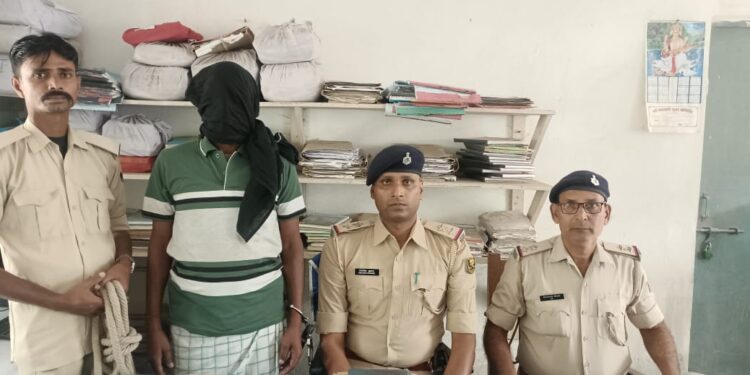 अमित हत्याकांड का मुख्य आरोपी छितनिया बहियार से धराया,महज 25लीटर डीजल को ले हुए विवाद में हत्यारोपी ने घटना को दिया था अंजाम