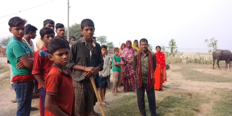 मवेशी को चारा देने बथान पर गया 11वर्षीय विक्रम आखिर कहां गुम हो गया!धरती निगल गयी या आसमां उड़ा ले गया!!