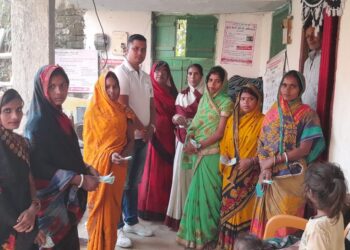 क्या पोशाक राशि वितरण के नाम पर हो रहा बंदरबांट!प्रखंड प्रमुख सहित अन्य जनप्रतिनिधियों ने जताया आक्रोश