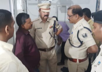 बेखौफ बाइक सवार अपराधियों ने सीएसपी संचालक को गोली मारकर किया जख्मी,लूट लिए 5.10 लाख रुपये,पड़ताल में जुटी पुलिस