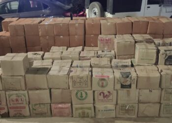 ट्रक पर भारी मात्रा में विदेशी शराब को लोड कर गंतव्य तक पहुंचाने की कोशिश विफल,ट्रक जब्त करते हुए चालक को गिरफ्त में ले कड़ी पूछताछ में जुटी पुलिस