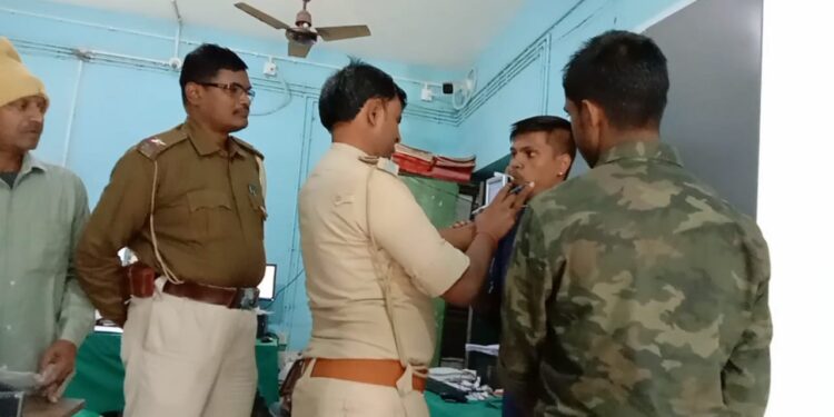 …और जब एक शराबी ने थाना पहुंचकर थानेदार से ही पूछा ‘ऐ साहब बताओ, यहां के बड़ा बाबू कै हैं और कहां हैं?