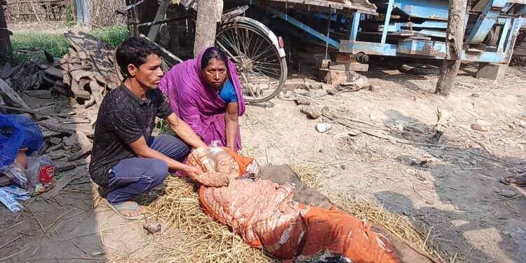 …और जब अनजान वृद्ध नेपाली महिला को वार्ड सदस्य ने दी मुखाग्नि,ठंढ़ और बीमारी से हो गई थी मौत