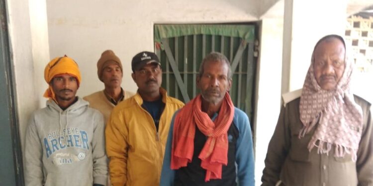 लड़की के अपहरण मामले का आरोपी चढ़ा पुलिस के हत्थे,शराब के नशे में हंगामा कर रहा दो नशेड़ी भी धराया