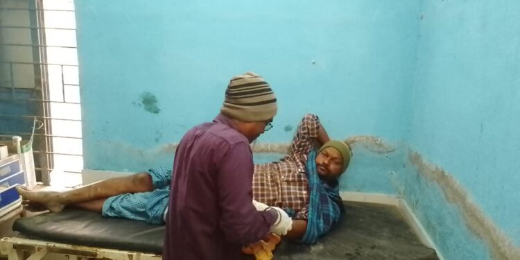 जमीनी विवाद को ले मारपीट और गोलीबारी, गोली लगने से एक गंभीर रुप से जख्मी,पिटाई का शिकार हुई महिला भी जख्मी,रेफर