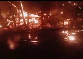 भगवती स्थान के स्टोर रुम में असामाजिक तत्वों ने लगाई आग,लाखों का सामान जलकर खाक