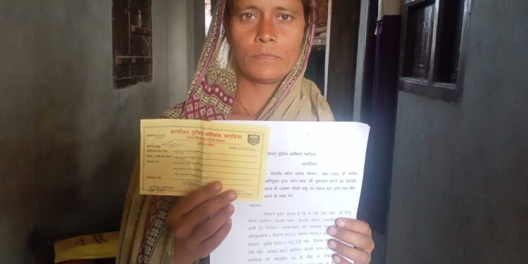 वर्दी के रौब में पागल मत बनिए हुजूर,संभल जाइएगा,यह उम्मीद है। फरार वारंटी के बदले पुलिस ने उनके परिजनों के साथ मारपीट कर दिया कमाल,मोटरसाइकिल भी किया क्षतिग्रस्त