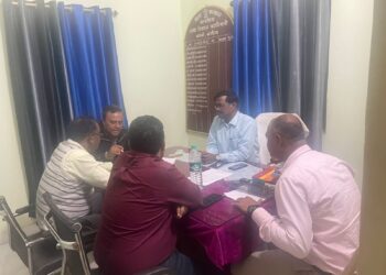 कातिलाना हमले के विरोध में विभिन्न प्रखंडों के बीडीओ ने की बैठक, आक्रोशित होकर कहा-गृह विभाग के अधिकारी ग्रामीण विकास विभाग के पदाधिकारियों की सुरक्षा को ले नहीं हैं गंभीर