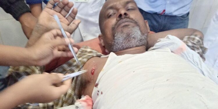 खेत में पानी पटवन कर रहे किसान पर चाकू से जानलेवा हमला,जख्मी किसान हैं अभाविप कोषाध्यक्ष के पिता
