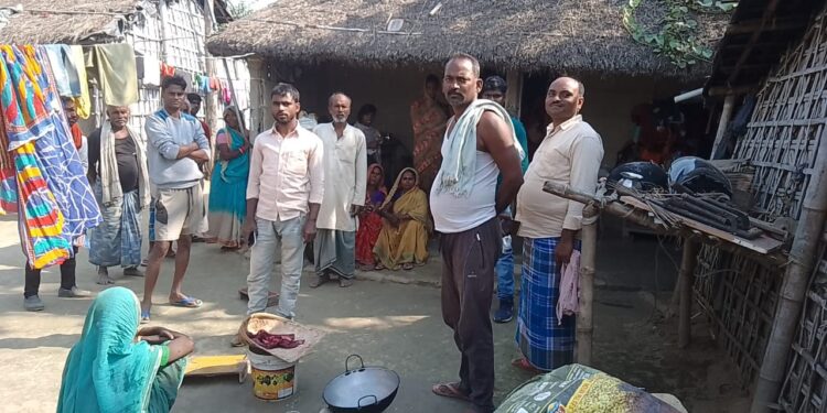 उप मुखिया के घर में चोरों ने दिया चोरी की घटना को अंजाम,लाखों रुपये नकदी सहित अन्य सामान ले उड़े चोर