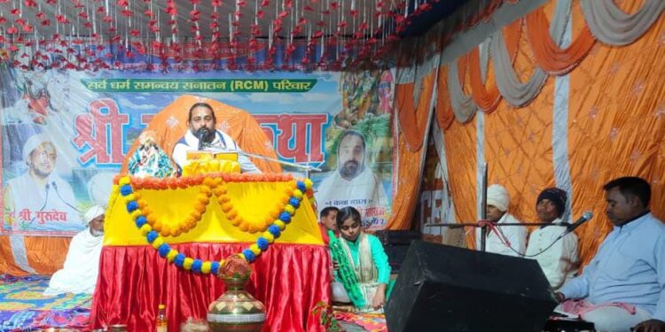 नौ दिवसीय श्रीराम कथा को सुनने वालों की खासे दिखी फौज,आयोजित कार्यक्रम में पहुंचे सैकड़ों कथाप्रेमी