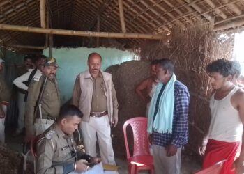 आरोपी के घर की सम्पत्ति को पुलिस ने किया कुर्क, मचा हड़कंप