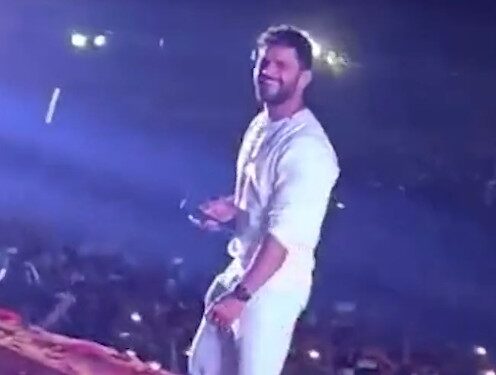 भोजपुरी सिनेमा के स्टार खेसारी लाल यादव के कार्यक्रम में जमकर तोड़फोड़,मोकामा और गोपालगंज के राजद प्रत्याशी के पक्ष में भाषणबाजी से नाराज दर्शकों ने तोडी कुर्सियां,मंच भी टूटा,भागकर लोगों ने बचाई अपनी जान