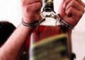शराब के नशे में चूर होकर शराबी कर रहा था पड़ोसी के साथ गाली गलौज,चढ़े पुलिस के हत्थे
