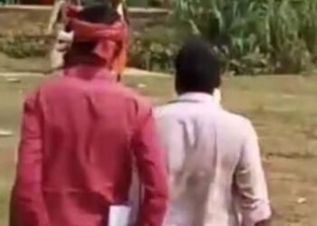 मोकामा में हो रहे उपचुनाव के दौरान दो पक्ष आपस में भिड़े,हिंसक झड़प में जमकर चले ईंट-पत्थर,कई के जख्मी होने की खबर,अतिरिक्त पुलिस बल को किया गया तैनात