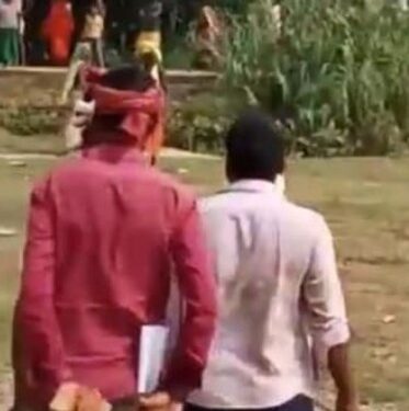 मोकामा में हो रहे उपचुनाव के दौरान दो पक्ष आपस में भिड़े,हिंसक झड़प में जमकर चले ईंट-पत्थर,कई के जख्मी होने की खबर,अतिरिक्त पुलिस बल को किया गया तैनात