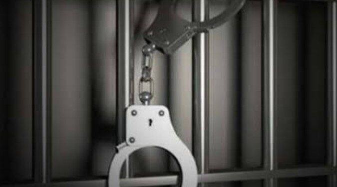 इनामी बदमाश सहित दो आरोपित देसी कट्टा व सात कारतूस के साथ चढ़ा पुलिस के हत्थे