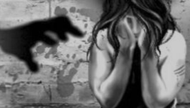 गुरु-शिष्या के रिश्ते को कलंकित करते हुए एक सरकारी शिक्षक ने छठी वर्ग की छात्रा के साथ किया दुष्कर्म,पड़ताल में जुटी पुलिस