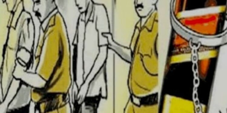 दो शराबी अलग-अलग जगहों पर शराब के नशे में मचा रहा था उत्पात,पुलिस ने दोनों को दबोचा