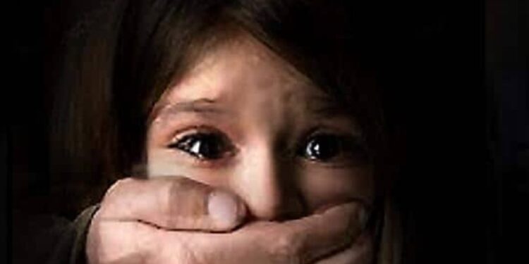 चॉकलेट के बहाने दुकान के अंदर बुलाकर दरिंदे ने महज तीन वर्षीय बच्ची को बनाया हवश का शिकार, पुलिस ने त्वरित कार्रवाई कर हैवान को किया गिरफ्तार