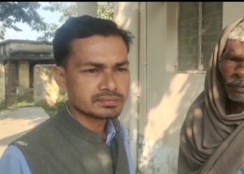 शिक्षा की मंदिर में रोज शराब पीकर आने वाले एचएम बच्चों को बेवजह लगाते थे फटकार,जिप सदस्य रजनीकांत की पहल पर नशेड़ी प्रधानाध्यापक गिरफ्तार,होगी विभागीय कार्रवाई