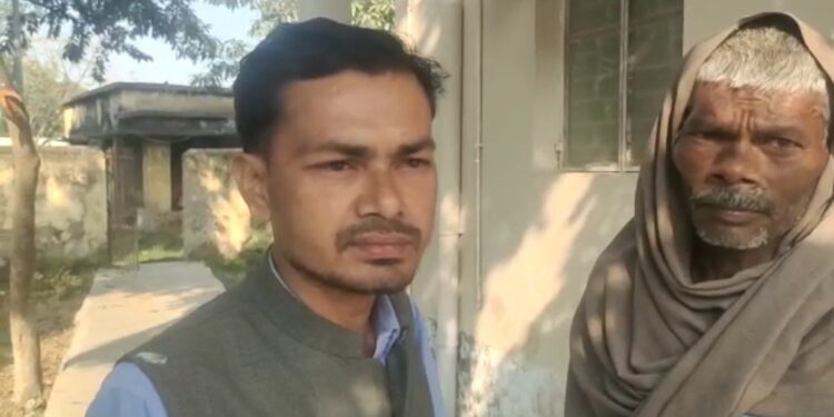 शिक्षा की मंदिर में रोज शराब पीकर आने वाले एचएम बच्चों को बेवजह लगाते थे फटकार,जिप सदस्य रजनीकांत की पहल पर नशेड़ी प्रधानाध्यापक गिरफ्तार,होगी विभागीय कार्रवाई