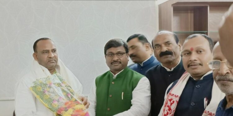 कृषि मंत्री को महागठबंधन के नेताओं ने किसानों की समस्याओं से कराया अवगत,मंत्री ने समस्याओं के समाधान का दिलाया भरोसा