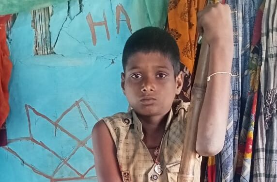 दिव्यांग सावन कुमार को है डीएम साहब से बहुत उम्मीद,मदद के नाम पर महज खानापूर्ति कर रहे हैं अन्य पदाधिकारी,प्रमाण पत्र तक नहीं हो रहा निर्गत