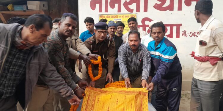 ड्यूटी से लौटकर बेटी के ससुराल जाने की तमन्ना रह गयी अधूरी और महज चार दिन पहले बेटी का कन्यादान करने वाला चौकीदार सो गया मौत की नींद